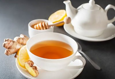 شاي الليمون والزنجبيل.. كيف يقي من الأمراض المزمنة؟