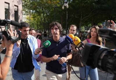 ابن نيغريرا ينقلب على والده: شعرت بـ"الاشمئزاز" من أموال برشلونة