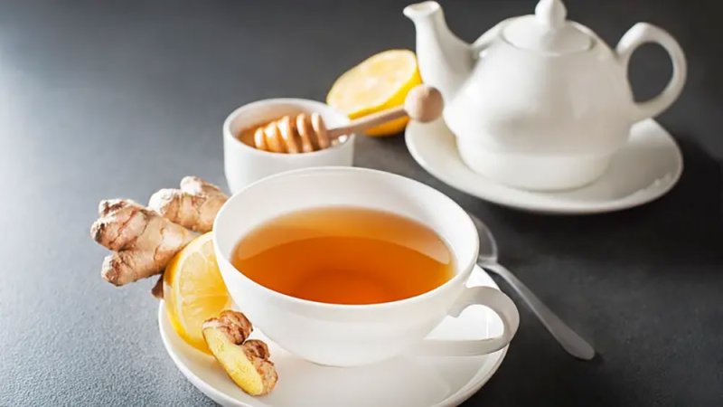 شاي الليمون والزنجبيل.. كيف يقي من الأمراض المزمنة؟