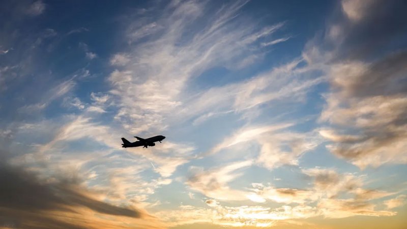 فرنسا.. طائرة تعلق في الجو لسبب غير متوقع