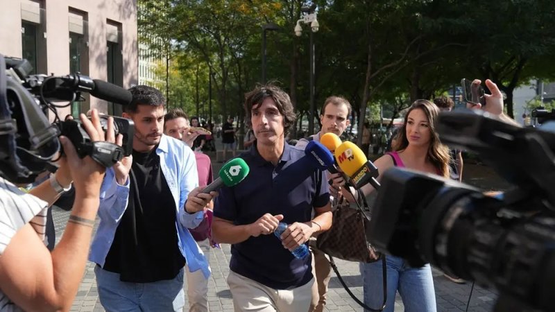 ابن نيغريرا ينقلب على والده: شعرت بـ"الاشمئزاز" من أموال برشلونة