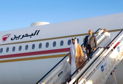 ناصر بن حمد يصل إلى صربيا