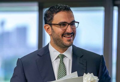 سمو الشيخ عيسى بن سلمان يشهد سباق الخيل المقام على كأس سموه على مضمار ناكاياما في اليابان ويتوج الفائزين