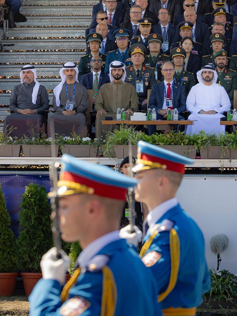 سمو الشيخ ناصر بن حمد آل خليفة يشهد العرض العسكري للقوات الصربية في بلغراد