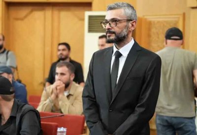 تصرف إعلامي مع زوجته يشغل السوريين.. والشيباني يتدخل