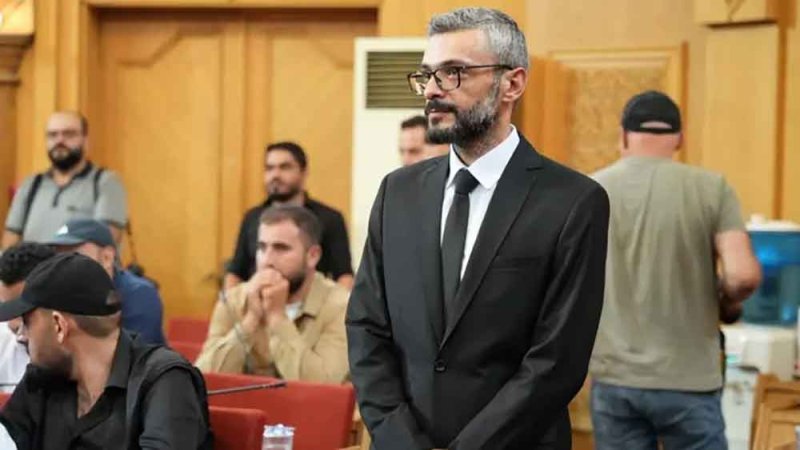 تصرف إعلامي مع زوجته يشغل السوريين.. والشيباني يتدخل