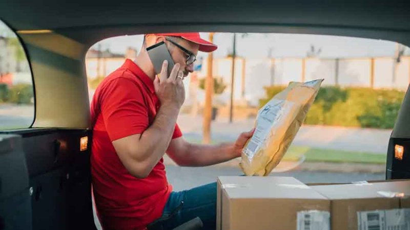 العراق يعلن عن إجراءات لدعم "عمال الدليفري"