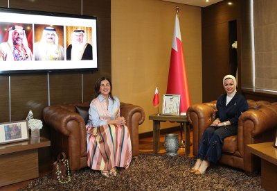 وزيرة شؤون الشباب تبحث مع مساحة الرواق للفنون تعزيز المبادرات الفنية لمواصلة تمكين الشباب