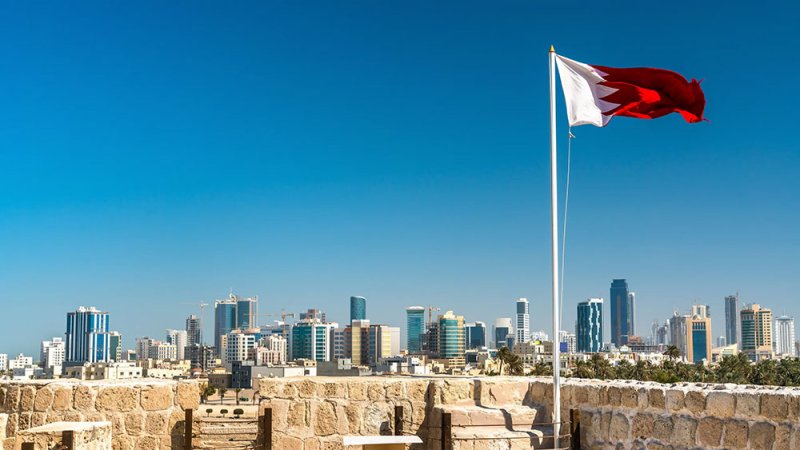 طقس حار نسبيًا مع بعض السحب ومعتدل خلال الليل
