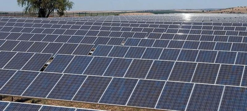 العراق يفتتح أول محطة للطاقة الشمسية