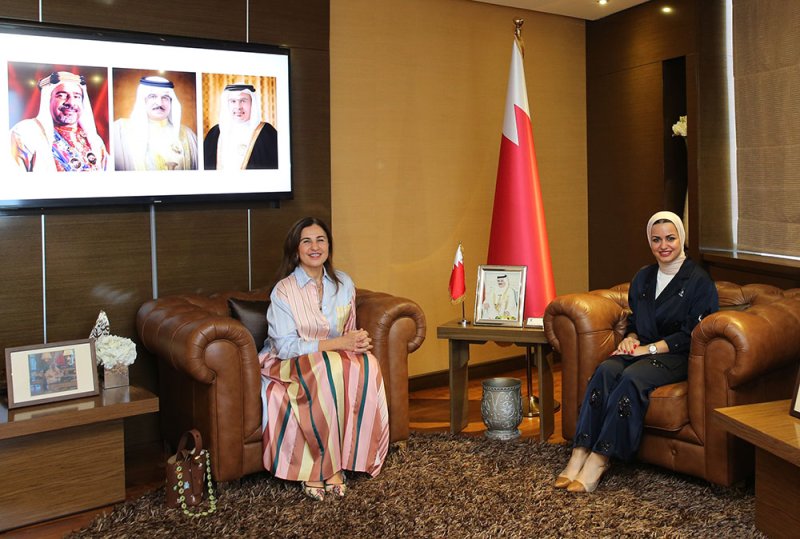 وزيرة شؤون الشباب تبحث مع مساحة الرواق للفنون تعزيز المبادرات الفنية لمواصلة تمكين الشباب