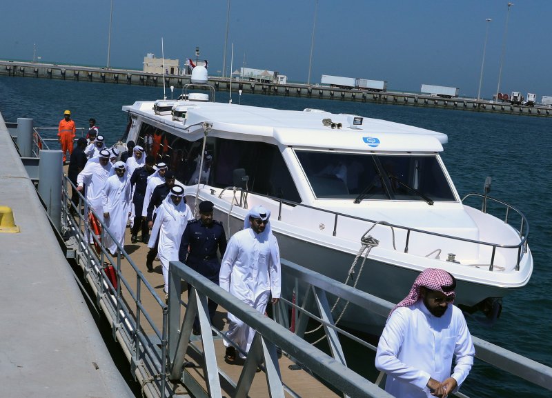 بالصور | تنسيق بحريني قطري لتشغيل الخط البحري بين البلدين