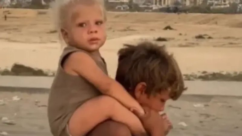صورتهما خطفت القلوب.. طفلا طريق الرشيد يطلان ثانية