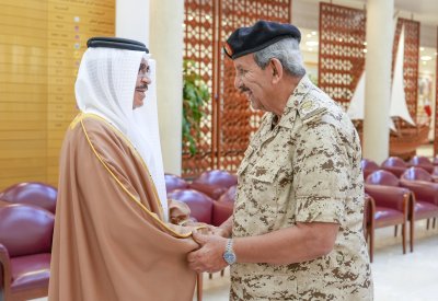 القائد العام لقوة دفاع البحرين يستقبل وزير الداخلية لبحث التعاون المشترك