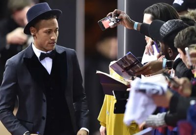 "مهزلة".. نيمار غاضب من ترتيب الكرة الذهبية