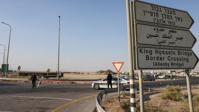 إسرائيل تغلق جسر الملك حسين بين الضفة والأردن اعتباراً من الغد