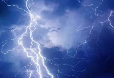 الصواعق الرعدية تتسبب بوفاة وإصابة 18 شخصاً بالحديدة في يوم واحد