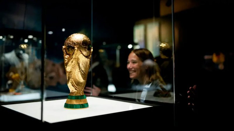 "فيفا" يناقش زيادة عدد مقاعد المونديال إلى 64 منتخباً