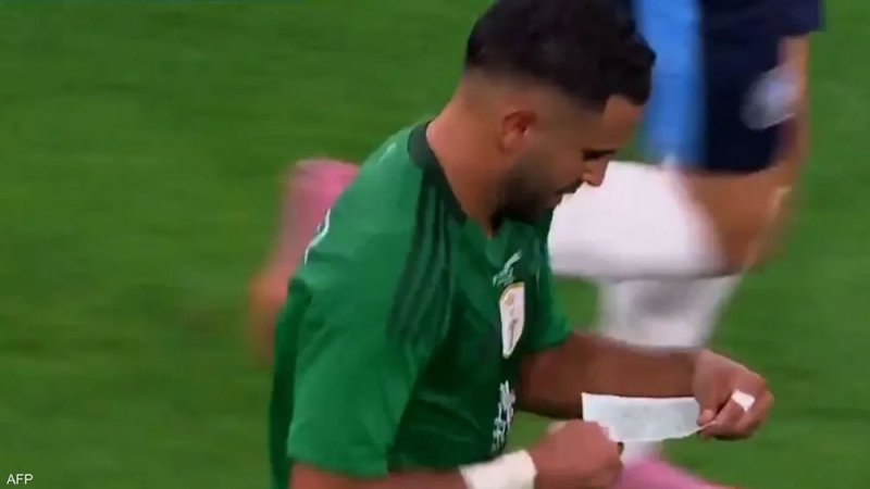 بالفيديو: لقطة الورقة ورياض محرز تثير الجدل