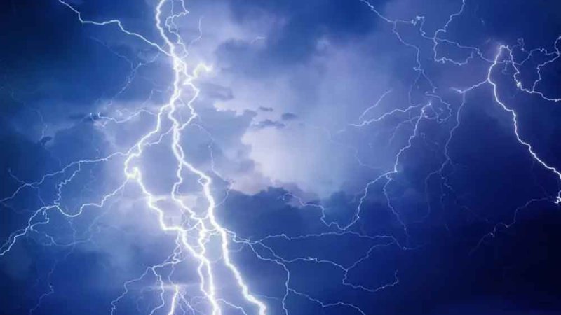 الصواعق الرعدية تتسبب بوفاة وإصابة 18 شخصاً بالحديدة في يوم واحد