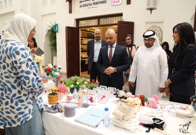 وزير التنمية الاجتماعية يفتتح معرض "أيادي بحرينية" بمشاركة 20 أسرة منتجة