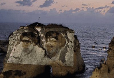 حزب الله يضيء "الروشة" بصورة نصرالله.. والنيابة العامة تتحرك