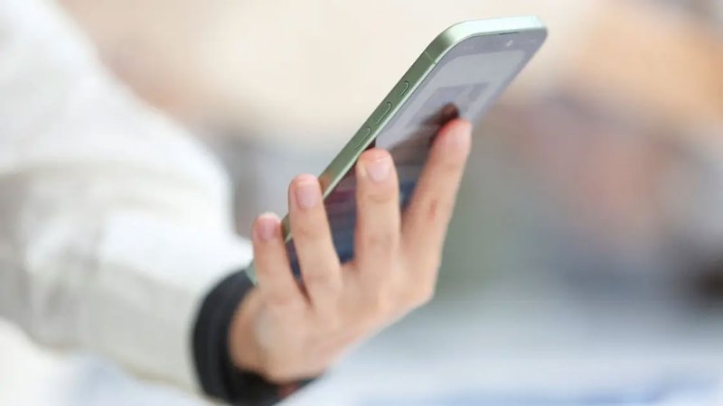 فضيحة "Scratchgate".. "أبل" ترد على شكاوى خدوش شاشة آيفون 17 برو وإير
