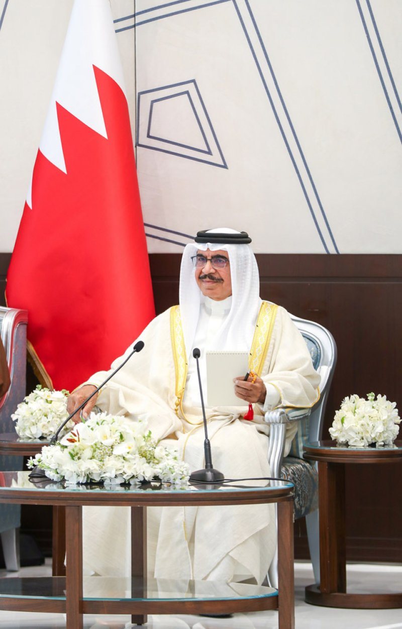وزير الداخلية يلتقي أهالي المحرق ويؤكد أهمية المحافظة على الطابع الاجتماعي لمجالس البحرين والاصطفاف الوطني خلف قيادة جلالة الملك