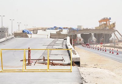 جسر دوران عكسي يربط مجمعي 228 و229 بساحل الساية