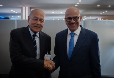 وزير الخارجية يبحث مع الأمين العام لجامعة الدول العربية جهود وقف إطلاق النار في غزة
