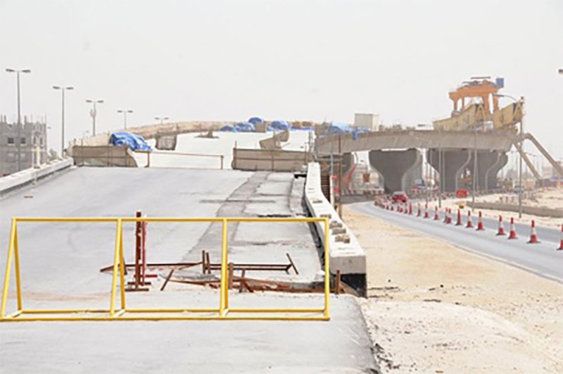 جسر دوران عكسي يربط مجمعي 228 و229 بساحل الساية
