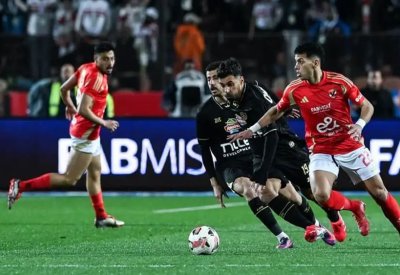 الأهلي يواجه الزمالك في قمة الدوري المصري