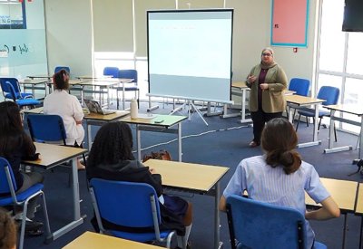 “ العالمي للمعارض” يطلق برنامجا تعليميا لتوعية طلبة المدارس بمميزات قطاع المعارض والمؤتمرات وفعاليات الأعمال