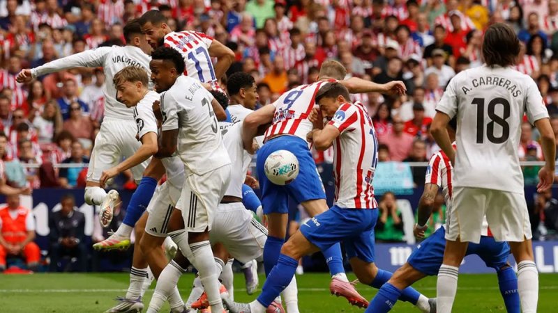 صحيفة "آس": ألونسو غير كفء.. وجدول ريال مدريد "خدعنا"