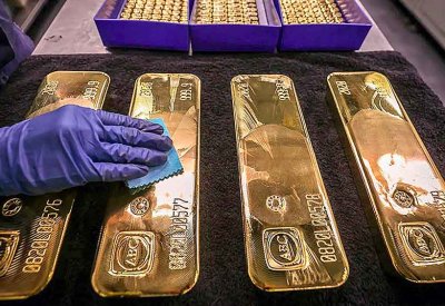 أسعار الذهب تتجاوز عتبة 3800 دولار للأونصة لأول مرة