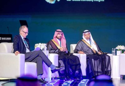مساعد وزير النفط السعودي: 64 مشروعا للطاقـة المتجـددة فـي مراحـل مختلفـة