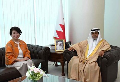 وزير شؤون مجلسي الشورى والنواب يستقبل سفيرة اليابان