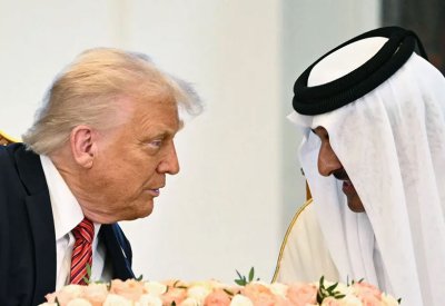 أمير قطر يناقش مع ترامب خطة إنهاء حرب غزة