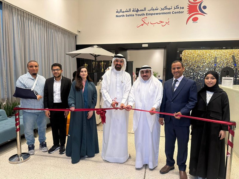 بحضور 25 جامعة  النائب حسن ابراهيم يفتتح معرض الجامعات بمركز تمكين شباب السهلة الشمالية