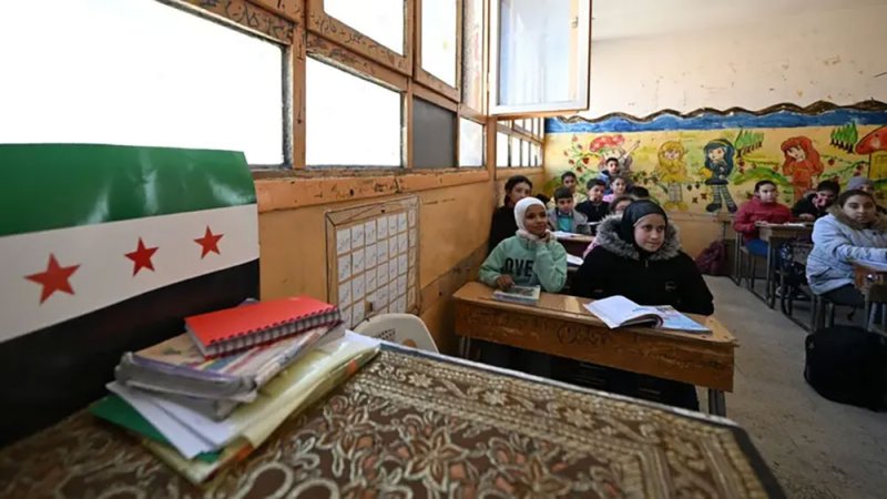 بعد بلبلة.. سوريا تمنع ترديد أي شعار أو نشيد بالمدارس