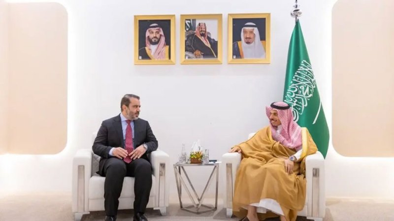 وزير الخارجية السعودي ونظيره السوري يبحثان العلاقات الثنائية في العٌلا