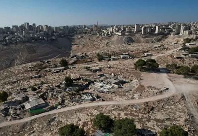 الجرافات الإسرائيلية تمهد الطرق للمستوطنات وتطمس حلم الدولة الفلسطينية