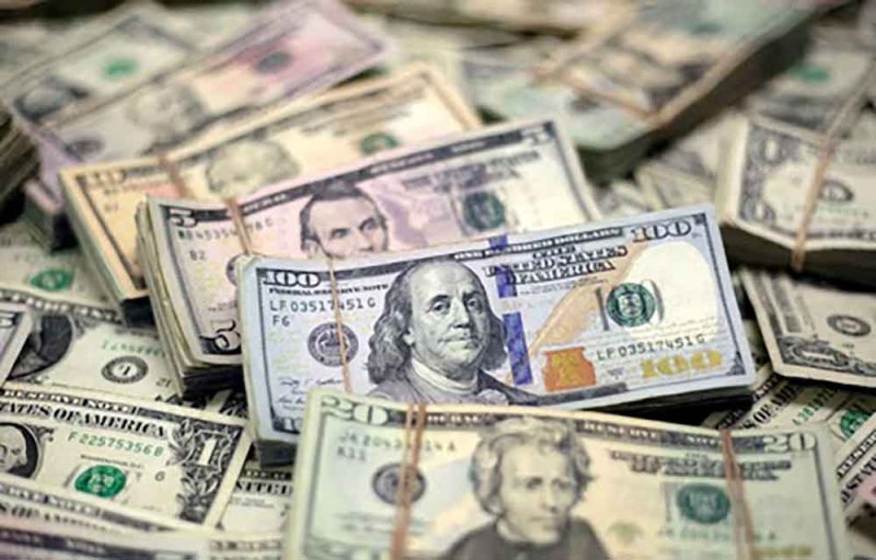 الدولار يتجاوز سلسلة من الخسائر