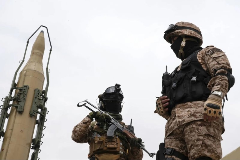 طهران تعتزم رفع مدى صواريخها الباليستية