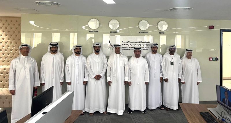 خلال زيارته مطار زايد الدولي.. هشام بن عبدالرحمن يبحث تبادل الخبرات وتنفيذ أنظمة الاستعلام المبكر عن المسافرين