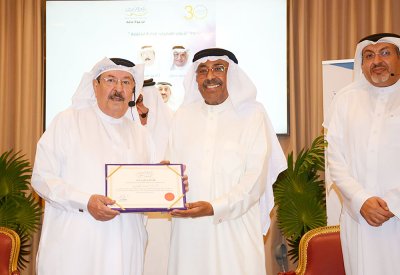 عميد الأغنية الخليجية لـ “البلاد”: “الفجري” هوية البحرين والخليج
