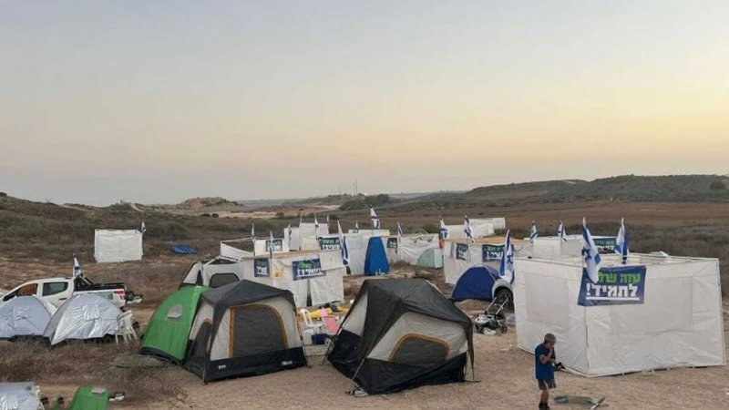 مستوطنون يمينيون ينصبون مخيما على بعد مئات الأمتار من غزة