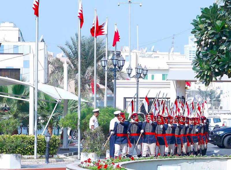 5 نواب يتنافسون على رئاسة “الخدمات”