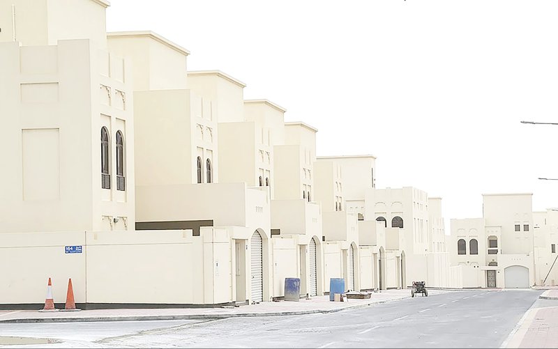 30 عاما انتظارا.. متى سأحصل على وحدتي السكنية؟
