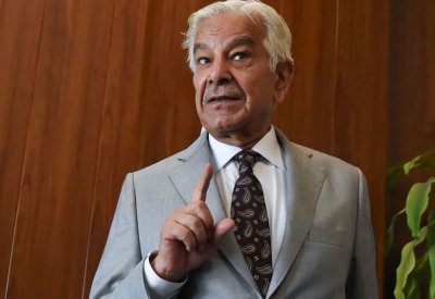 وزير دفاع باكستان: الهند ستٌدفن أسفل حطام طائراتها الحربية